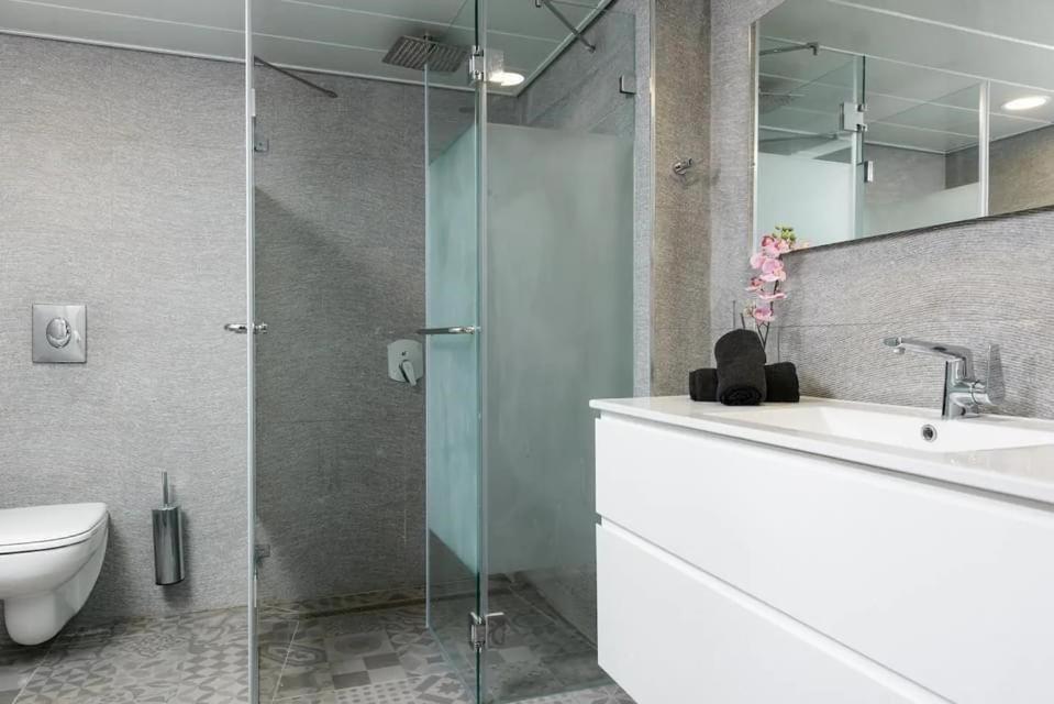 Ferienwohnung 4BR Beach area with Garden&Parknig Tel Aviv-Jaffa Exterior foto